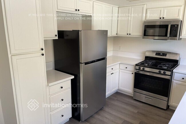 Building Photo - 2852 Londonderry Dr