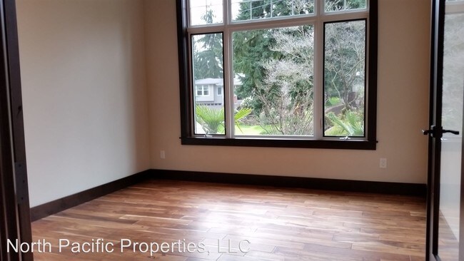 Building Photo - 10052 NE 31st Pl