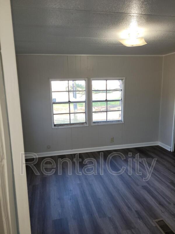 Building Photo - 302 Hilltop St