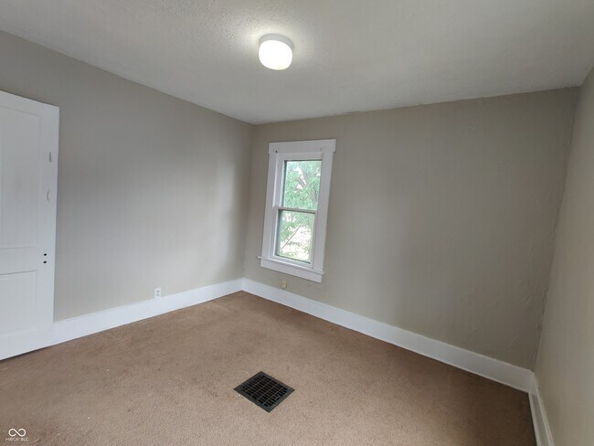 Building Photo - 512 W Taylor St