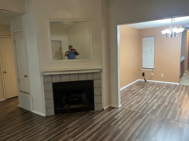 Building Photo - 1445 Lake Crest Ln