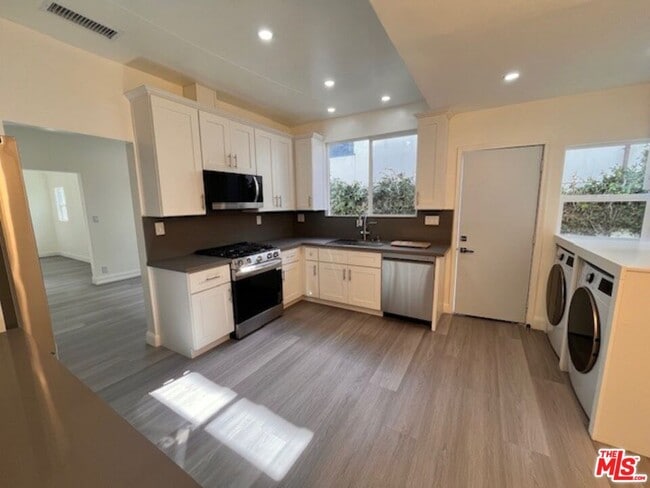 Building Photo - 841 N Kilkea Dr