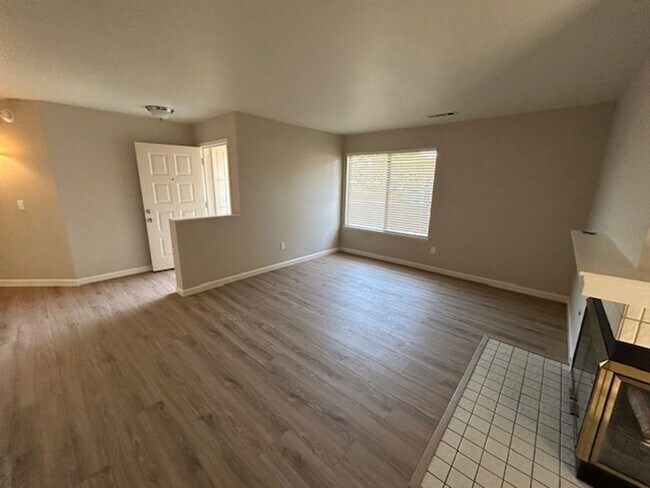 Building Photo - 3303 S Fontana St