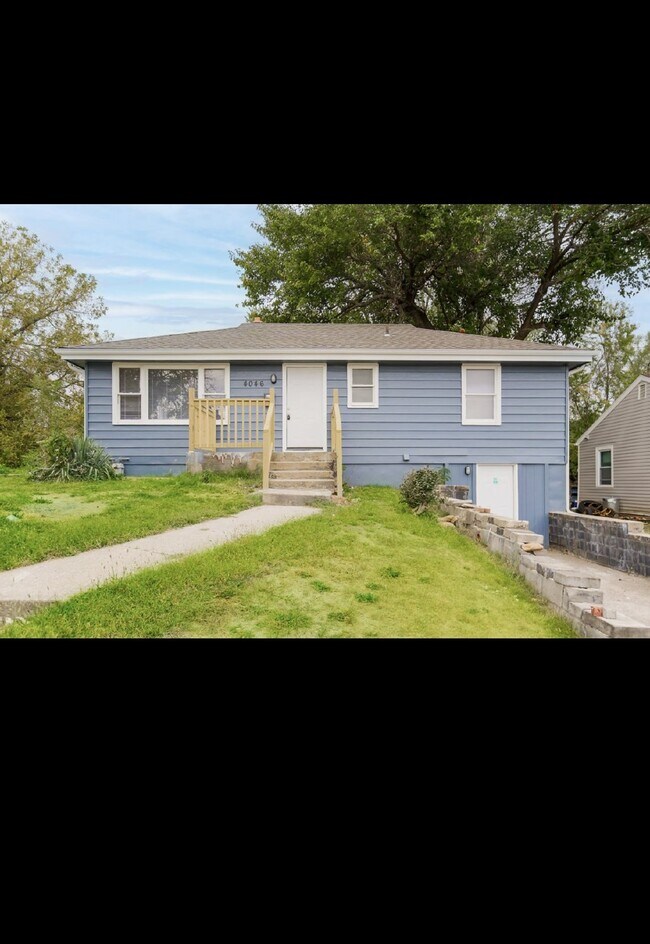Building Photo - Spacious 5-Bedroom Gem on Monroe Avenue wi...