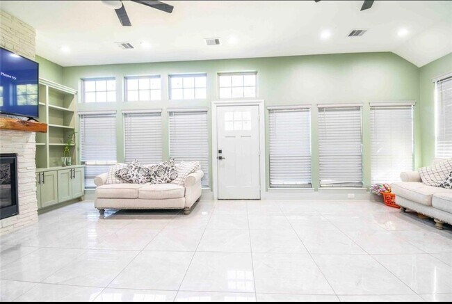 Building Photo - 9233 Kentshire Dr