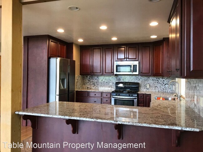 Foto del edificio - 5446 Royal Oaks Dr
