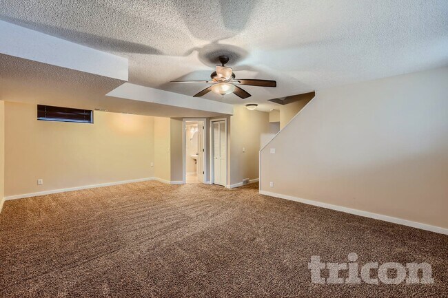 Building Photo - 5 Oak Shore Dr