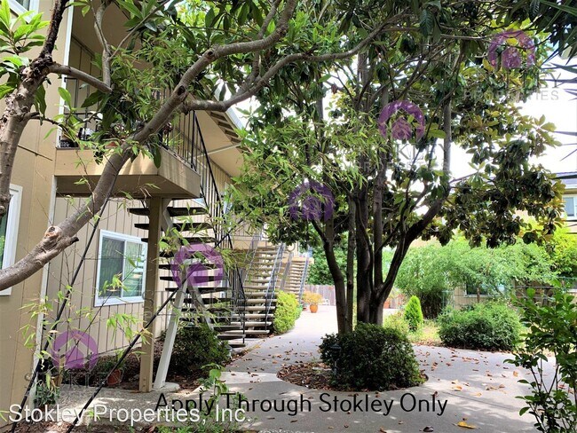 Foto del edificio - 2 br, 2 bath House - 1965 Ascot Drive #4