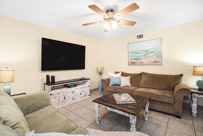 Building Photo - 14921 Windward Dr