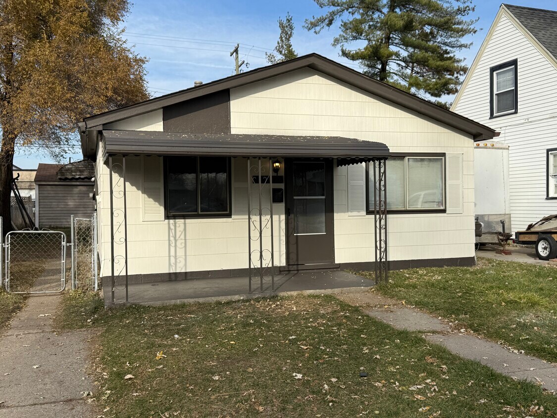 Foto principal - 14219 Hobart Ave