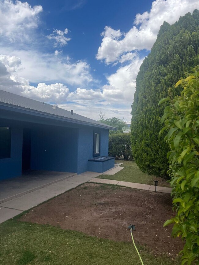 Foto del edificio - 595 N San Pedro St