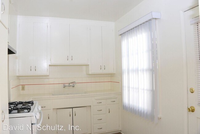 Building Photo - 1156 Huntington Dr
