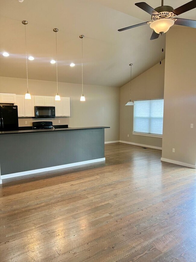 Foto del edificio - 3 Bed 2 Bath condo in Four Corners availab...