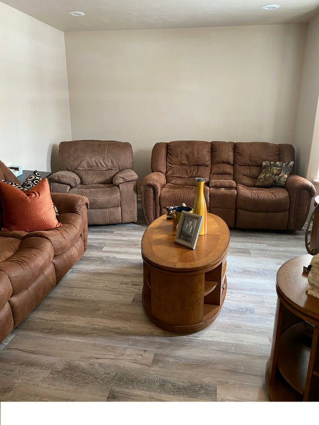 Building Photo - Beautiful Tooele Townhome