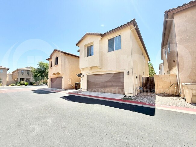 Building Photo - 9218 W Meadow Dr