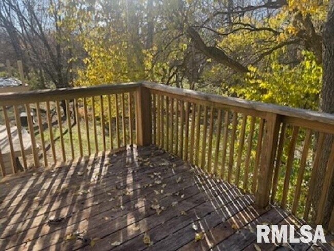 Building Photo - 305 Boulder Creek Dr