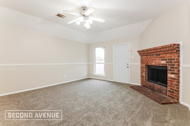 Foto del edificio - 3824 Clay Mathis Rd