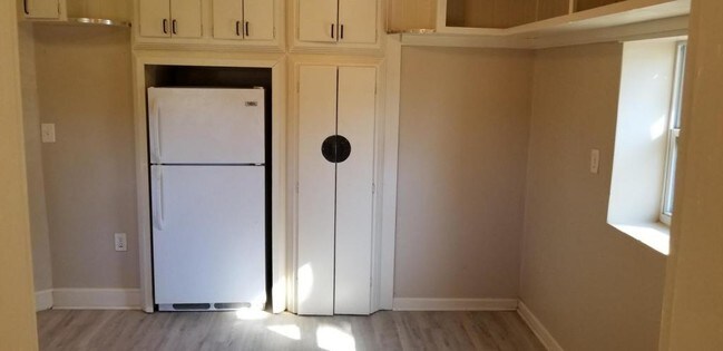 Building Photo - 12 Battey Dr