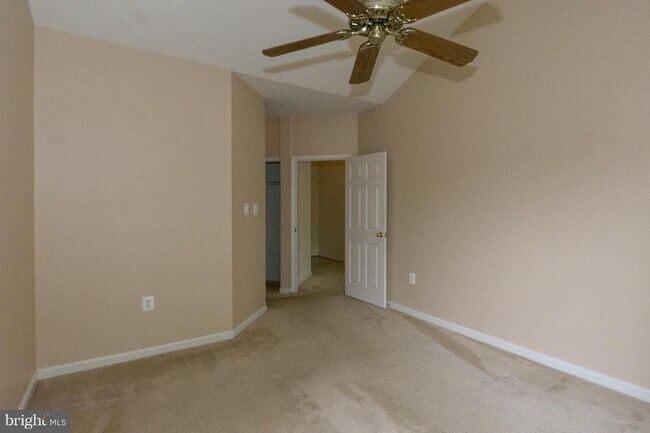 Building Photo - 4139 Fountainside Ln
