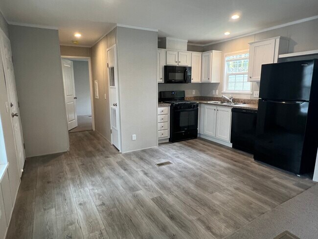 Foto del edificio - 2407 8 Mile Rd