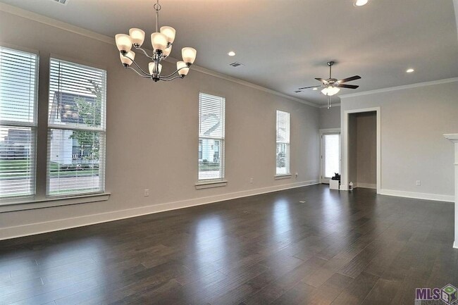 Building Photo - 14117 Vlg Sq Ave