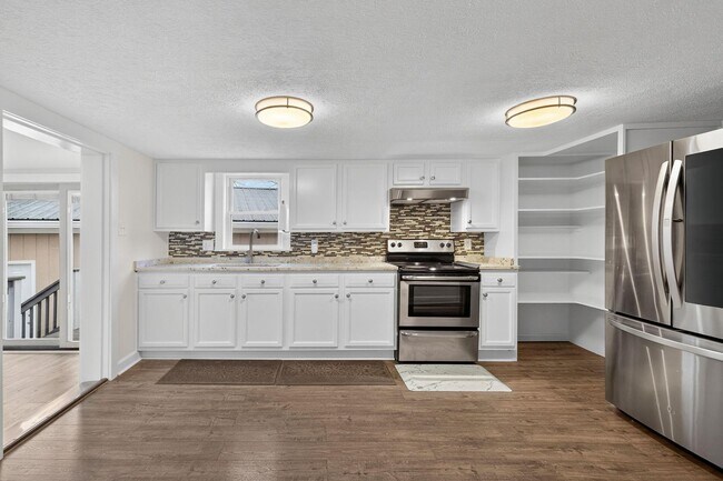 Foto del edificio - 239 McDonald Rd