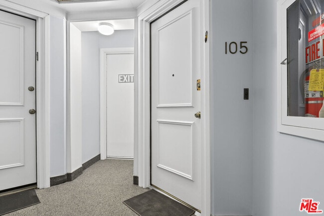 Foto del edificio - 4230 Stansbury Ave