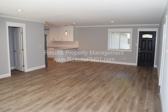 Building Photo - Lovely Upgraded Carmichael Home