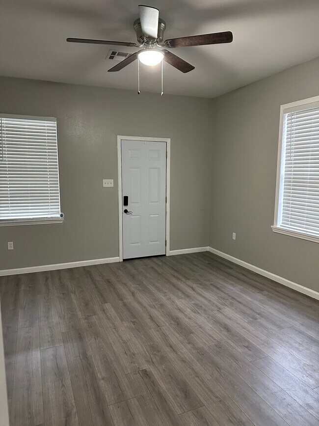 Living room - 2666 Myrtle St