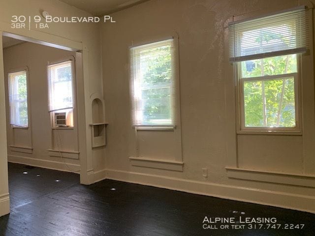 Building Photo - Quick commute to downtown!