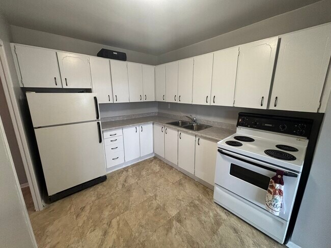 Building Photo - 1061 Queen's Blvd