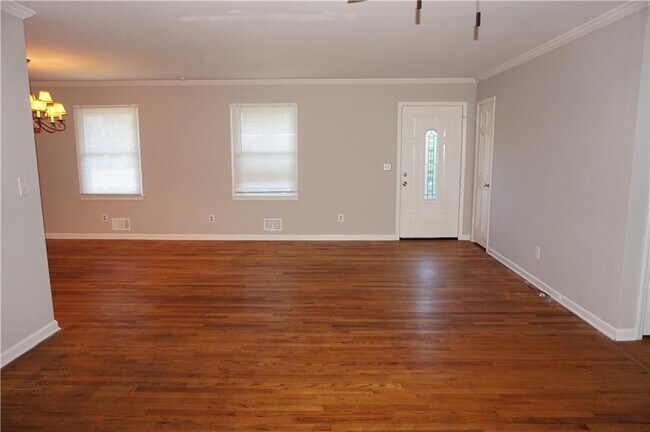 Foto del edificio - 2477 Creekview Dr SW