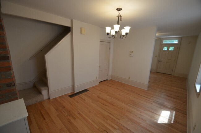 Dinning room - 498 E Beck St