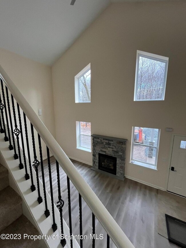 Building Photo - 1073 West Side Dr