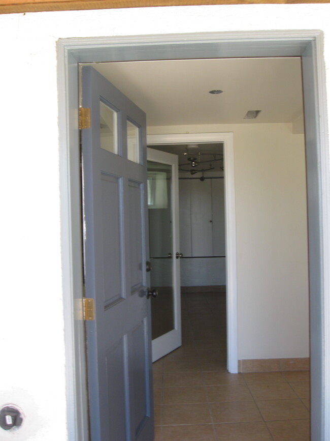 Entry to unit from outside - 2278 Edendale Pl