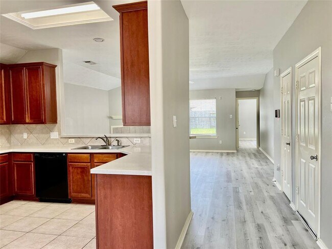 Building Photo - 24631 Hampton Lakes Dr