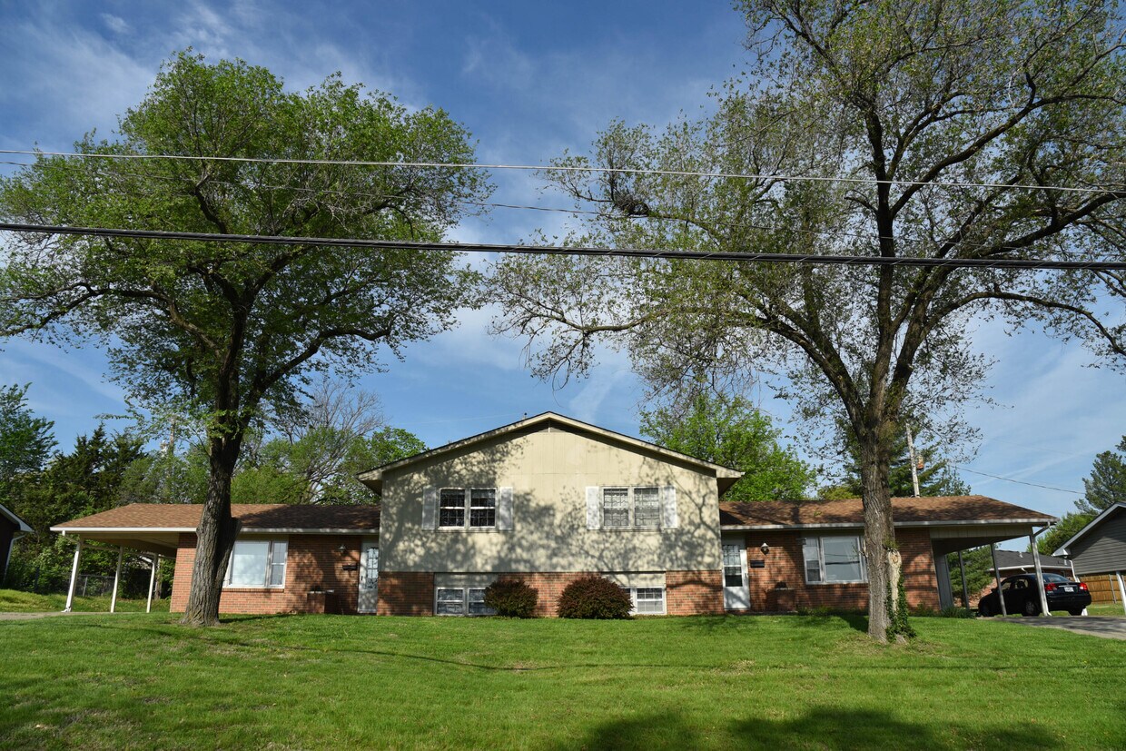 Foto del edificio - 1409 Mills Dr