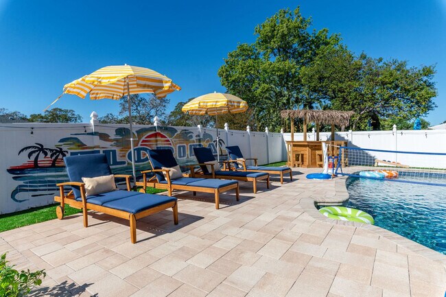 Building Photo - 9414 Laura Anne Dr