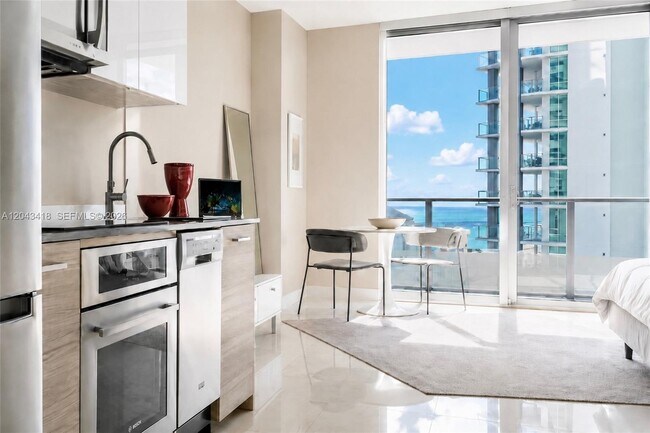 Foto del edificio - 1300 Brickell Bay Dr