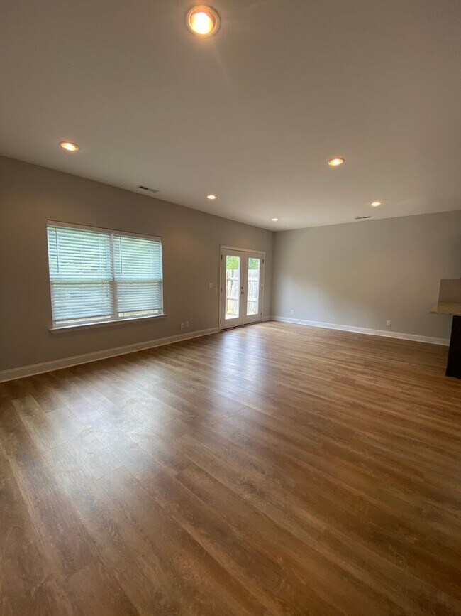 Foto del edificio - 8445 Brookmoor Ln
