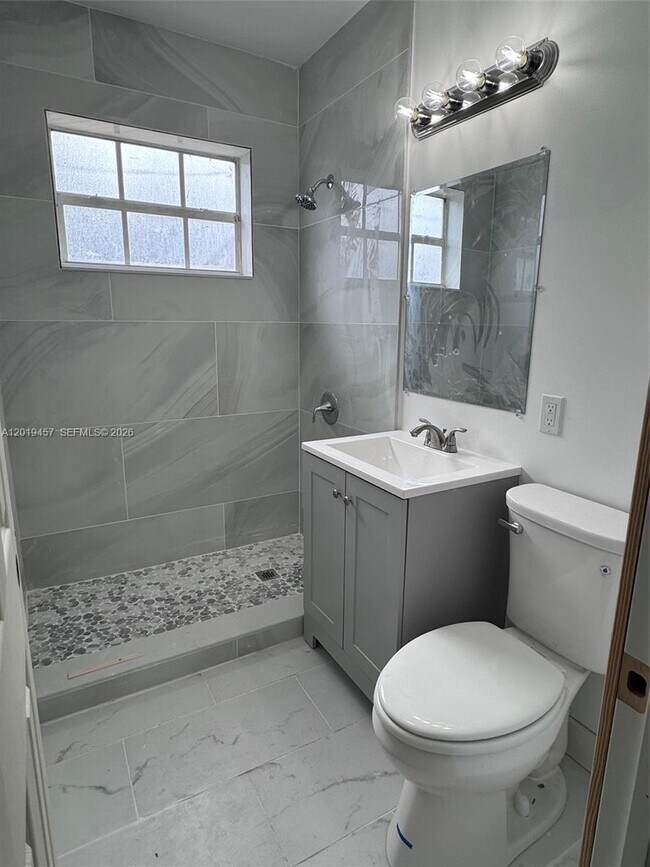 Building Photo - 1244 NE 149th St