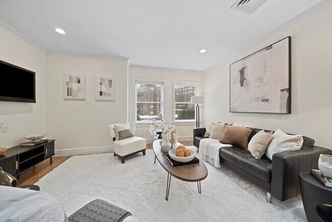 Foto del edificio - 321 Hammond Pond Pkwy