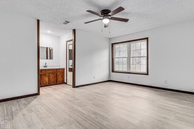 Building Photo - 124 County Road 366