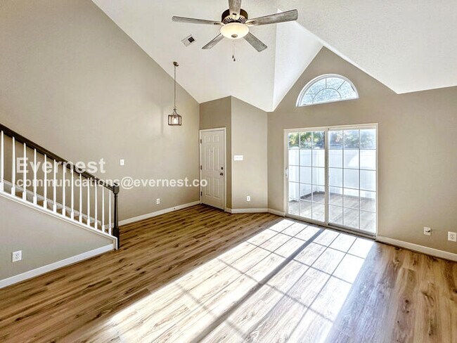 Foto del edificio - 4610 Twin Hickory Lake Dr