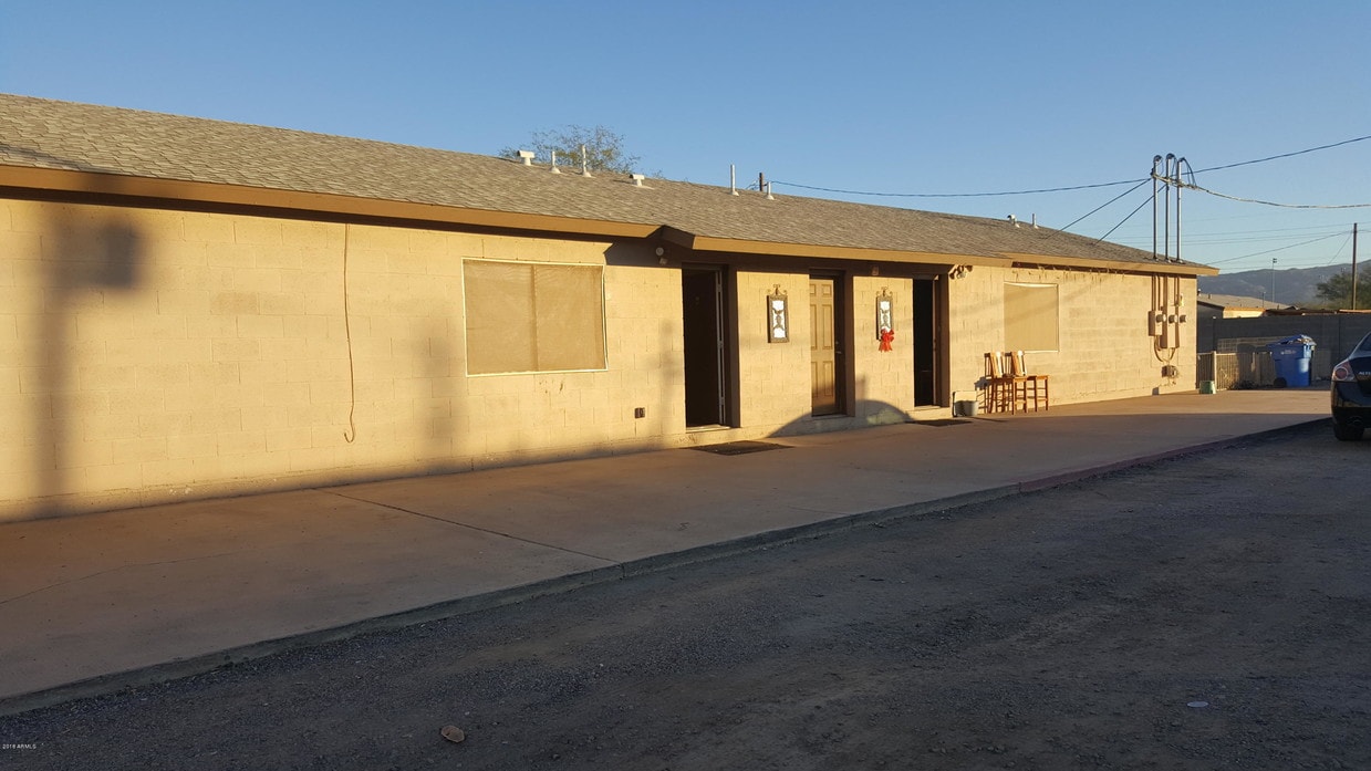 Building Photo - 1235 E Wood St