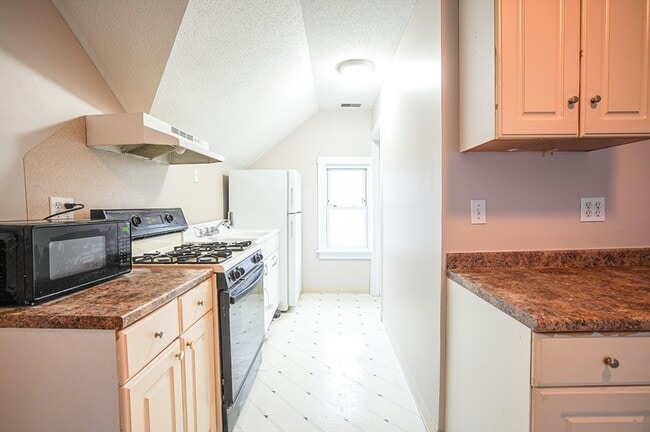 Building Photo - 908 Belmont Ave