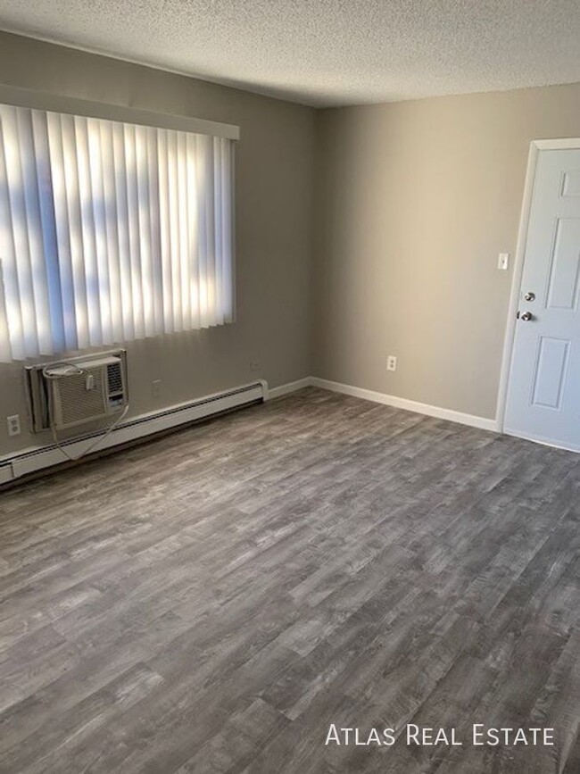 Building Photo - Newly Updated Two Bedroom One Bath! Availa...