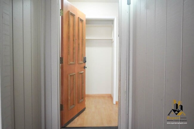 Foto del edificio - 5333 Primrose Dr