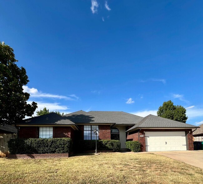 Building Photo - Spacious Bedroom Home in Westmoore School ...