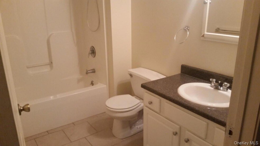 Foto del edificio - 194 E Main St